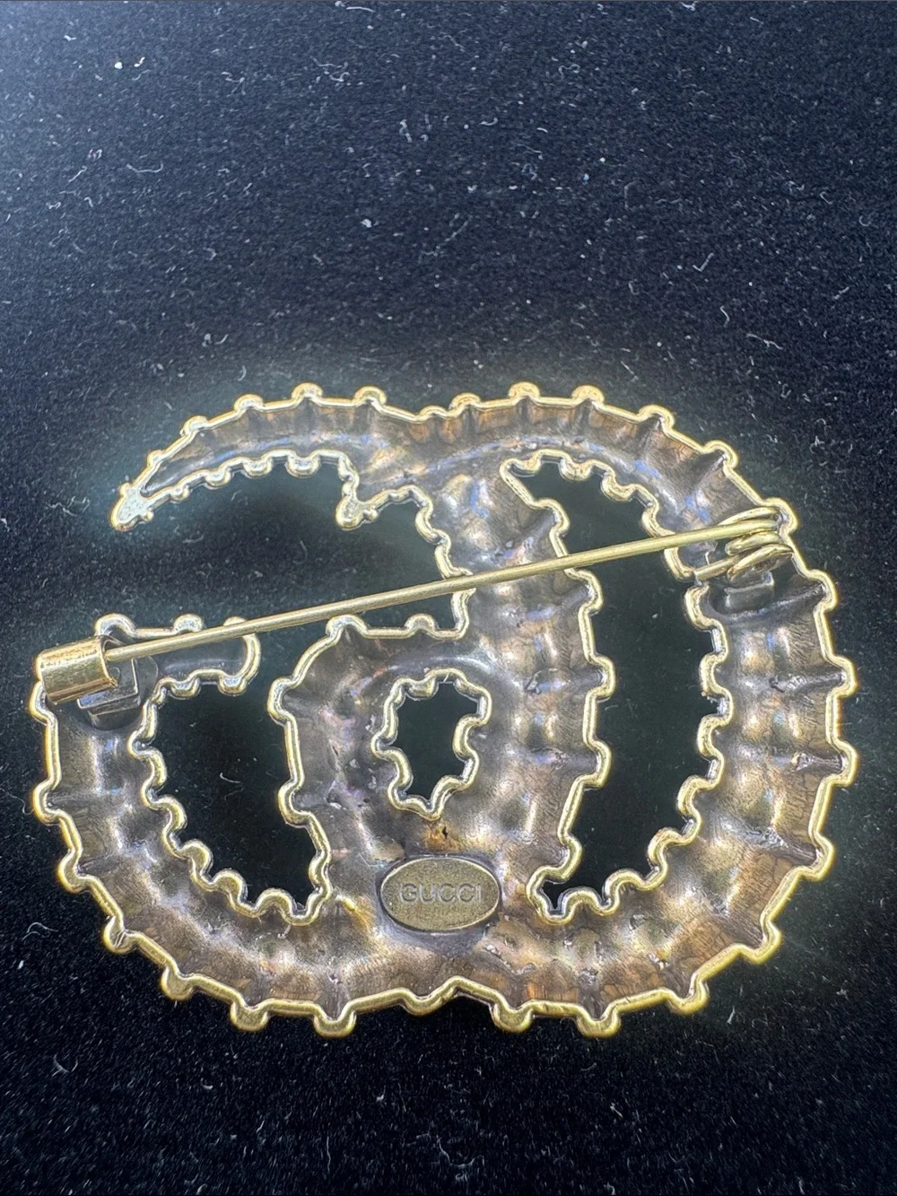 Brooch elegant gold
